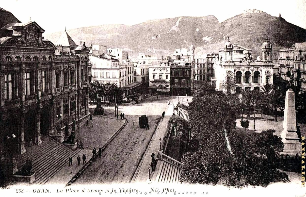 Oran - Place d'Armes et Theatre.jpg